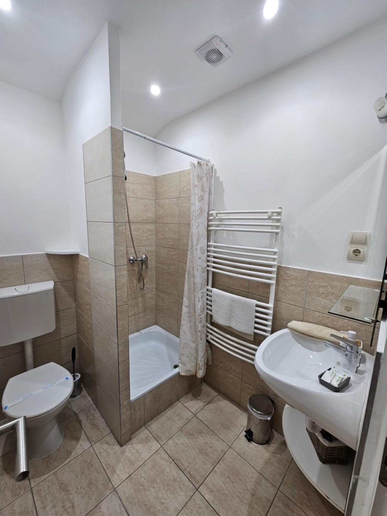 Apartament Hedi Vendeghaz Eger Zewnętrze zdjęcie